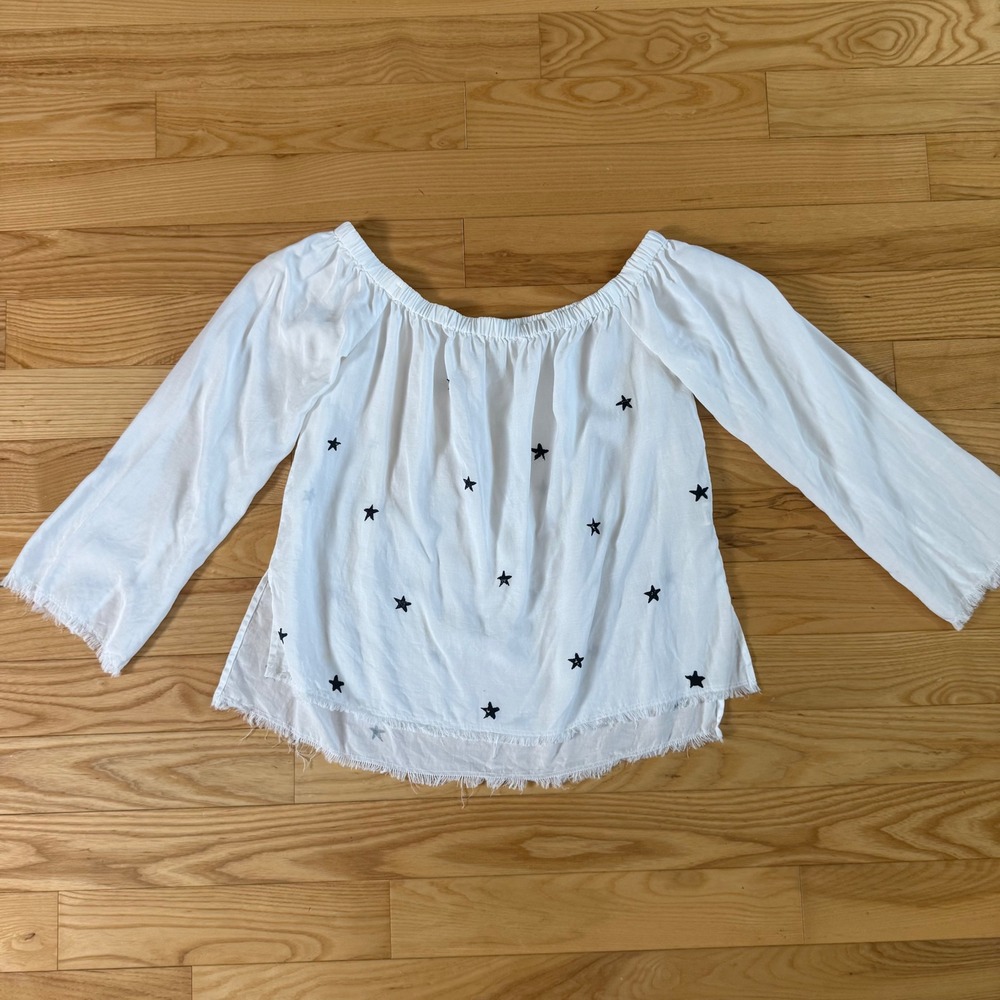 Cloth and Stone Off Shoulder Star Print Shirt Sz Medium Top Raw Hem Long Sleeve